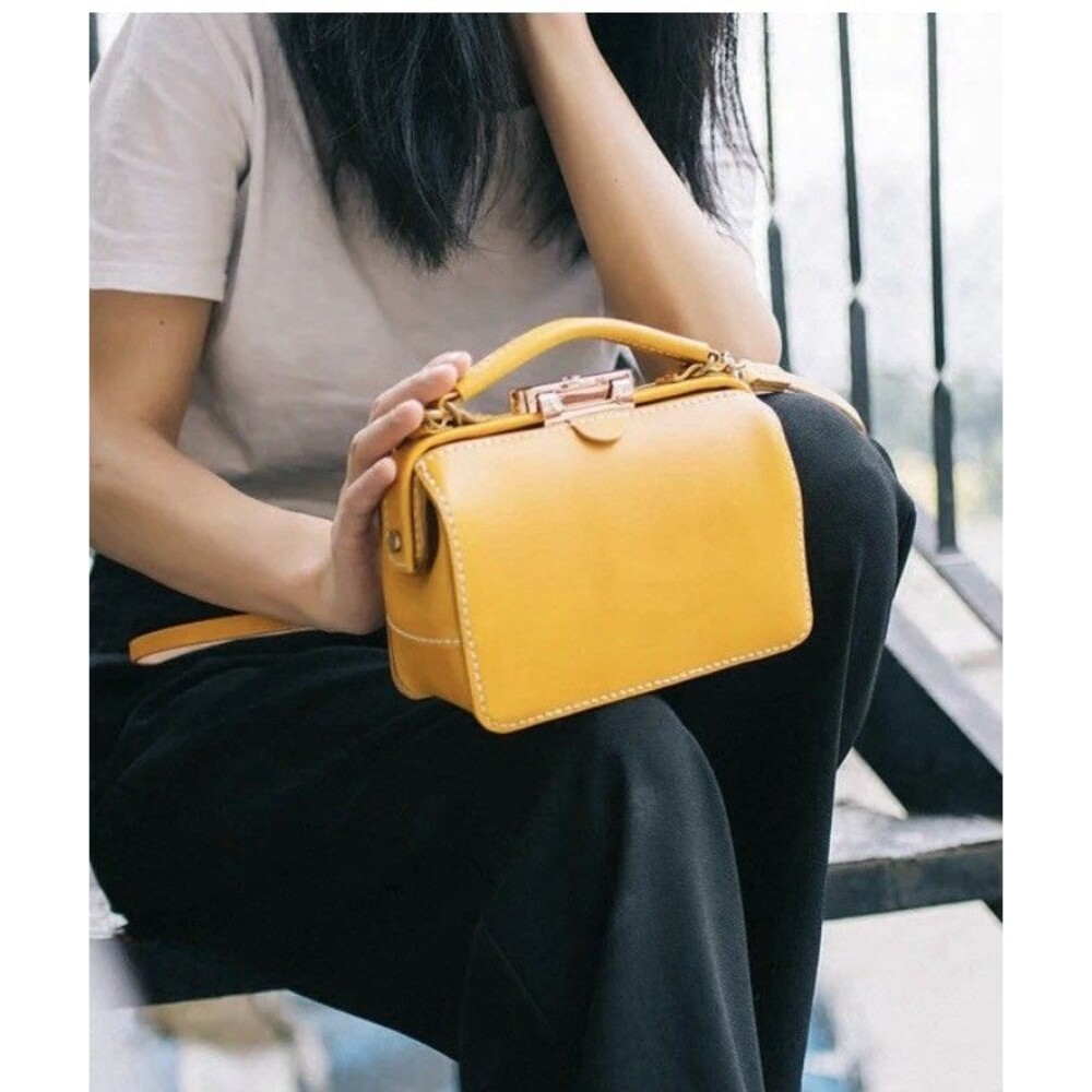 Small Yellow Doctor Handbag EUC